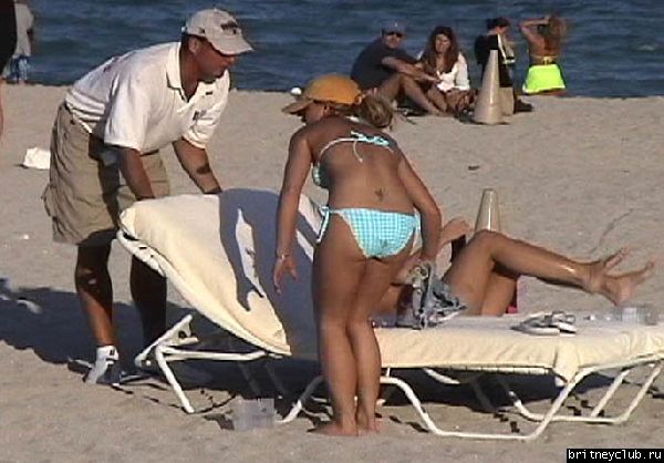 Бритни на пляже в Майями0017[1]~0.jpg(Бритни Спирс, Britney Spears)